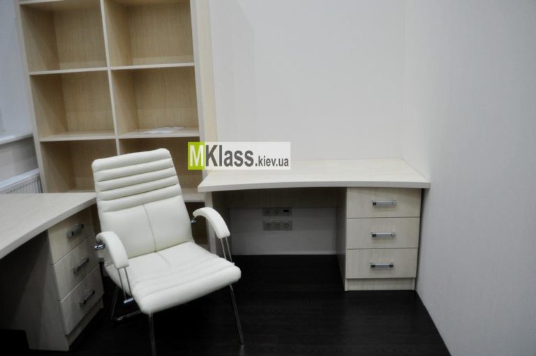 Офисная мебель для сотрудников